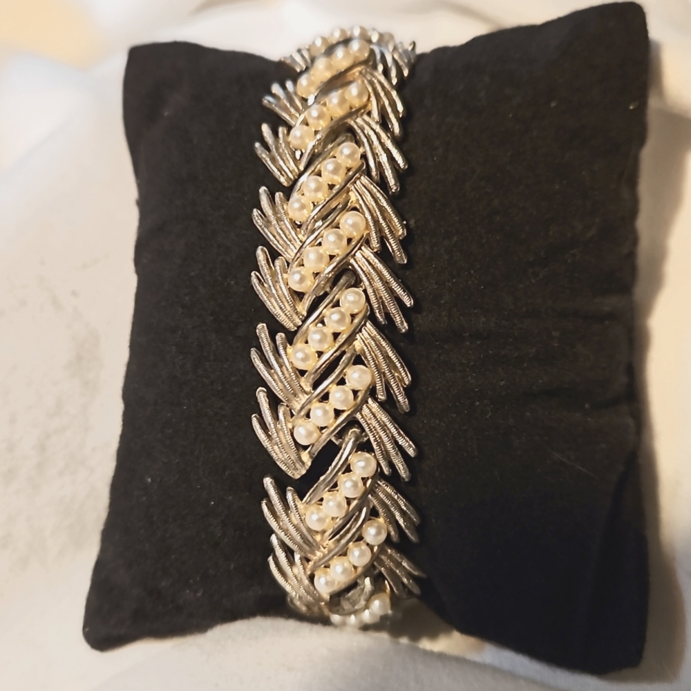 Galbani silver pearl bracelet